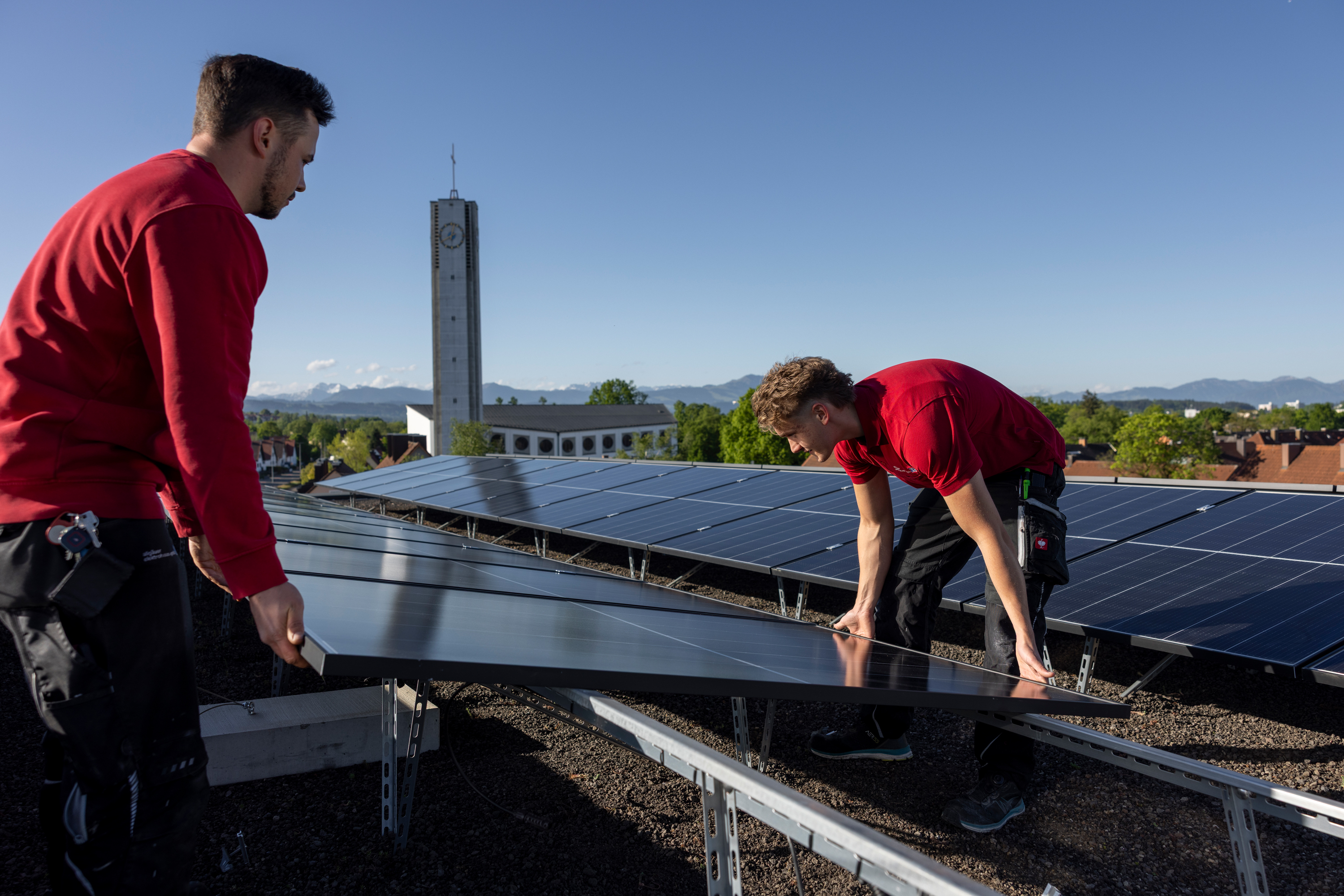 Anbringung einer Photovoltaikanlage auf einem Dach