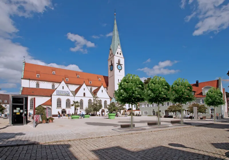 Animation vom St.-Mang-Platz mit neuem Baumbestand