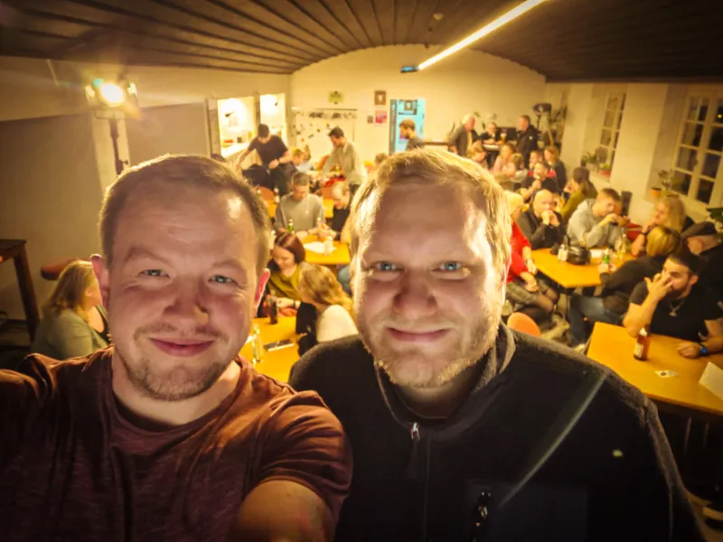 Quiz-Night im KQA: Moderiert wird der Abend von Stefan und Marcel