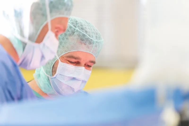 Das Cancer Center Kempten-Allgäu (CCKA) vereint unter seinem Dach neun zertifizierte Organkrebszentren, die Teams arbeiten Hand in Hand