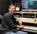 Laborleiter Sebastian Kern bei der Arbeit im Wwise certified SoundLab der Hochschule Kempten