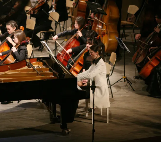 Pianistin Nataliya Tkachenko während eines Konzertauftritts